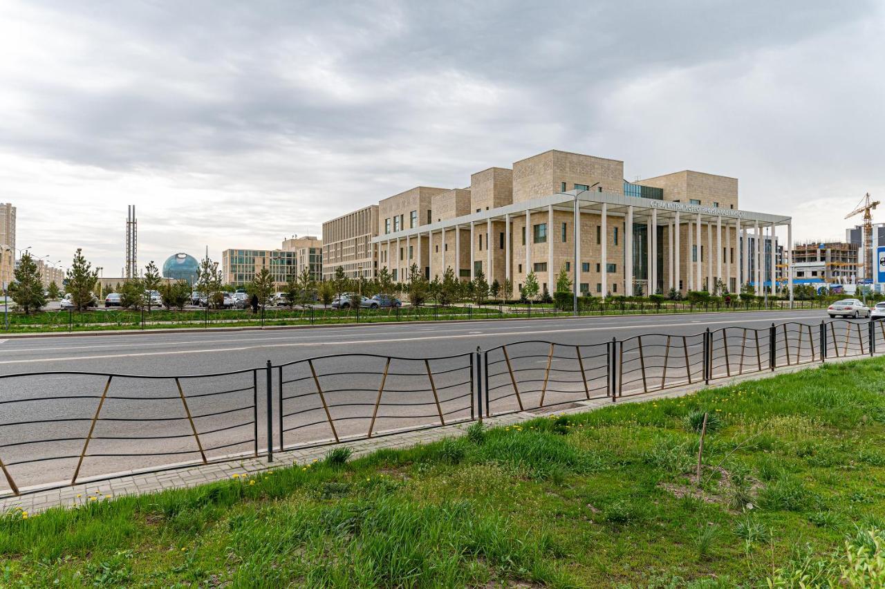 Шикарная Квартира На Против Сада Astaná Exterior foto